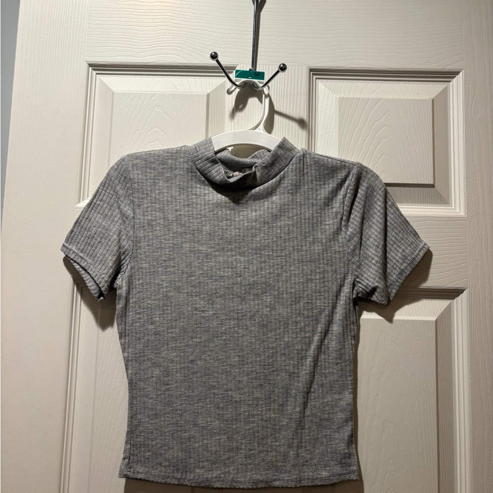 Gray Ribbed Short Sleeve Top